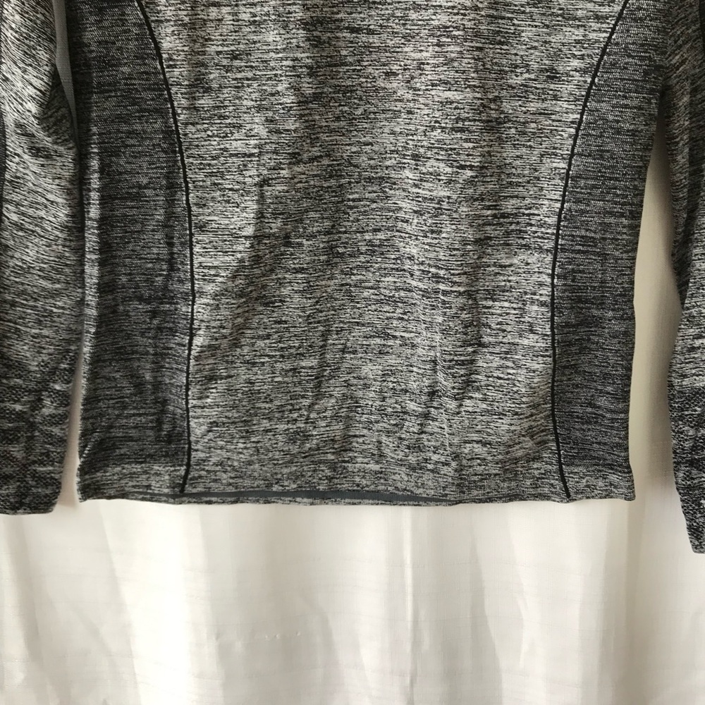 Mizuno Long Sleeve workout top women size medium sample tag - Picture 3 of 10